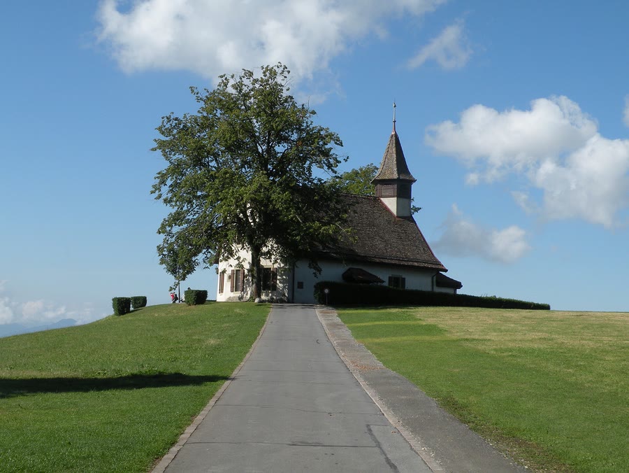 L’église des Croisettes à Épalinges, au-dessus de Lausanne — taxi Épalinges, EHL et Biopôle