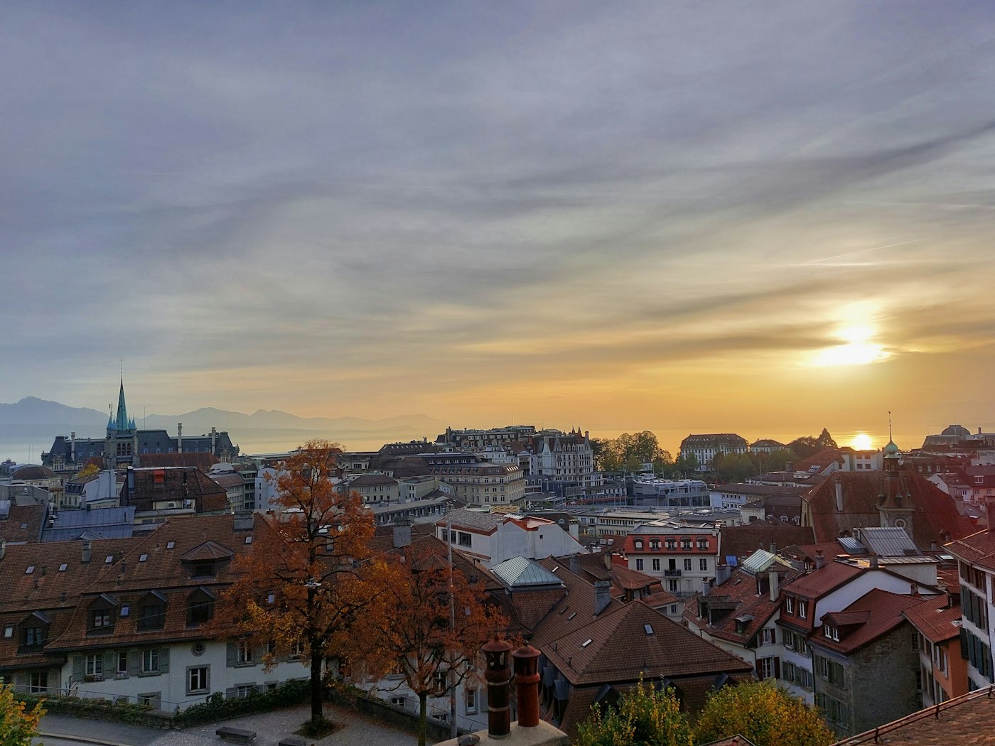 Lausanne au coucher du soleil — taxi gare et centre-ville