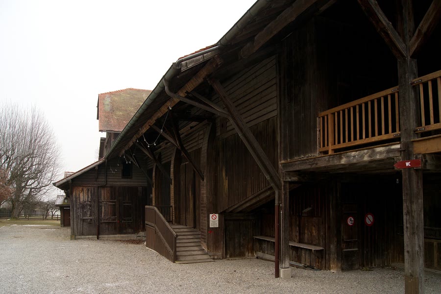 Le Théâtre du Jorat à Mézières, la « Grange sublime » inaugurée en 1908 — taxi Lausanne–Mézières, retour après le spectacle