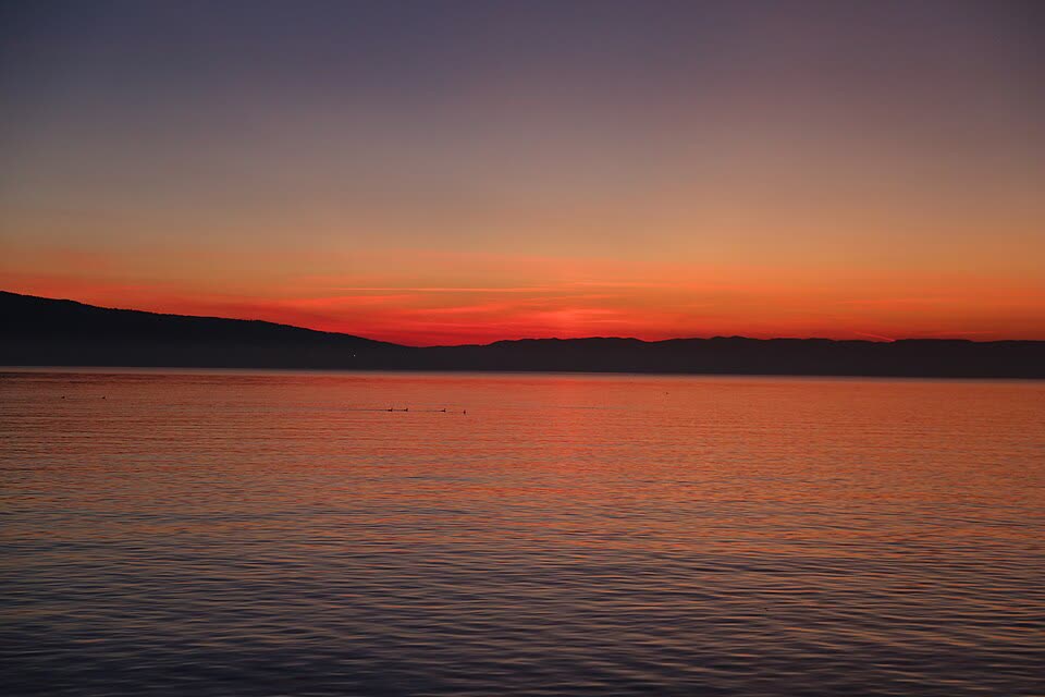 Coucher de soleil sur le Léman à Vevey — Riviera vaudoise, taxi Lausanne–Montreux
